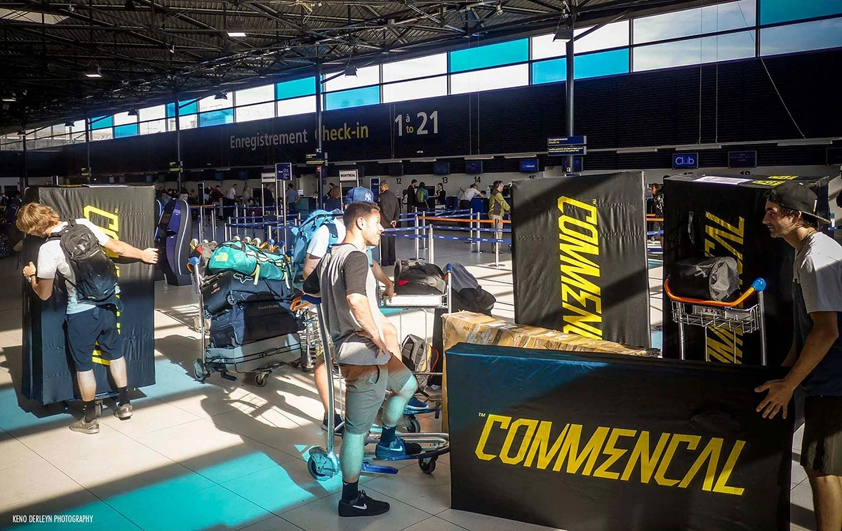 HOUSSE DE CARTON BLACK/YELLOW 2 HOUSSE DE CARTON BLACK/YELLOW – Image 2