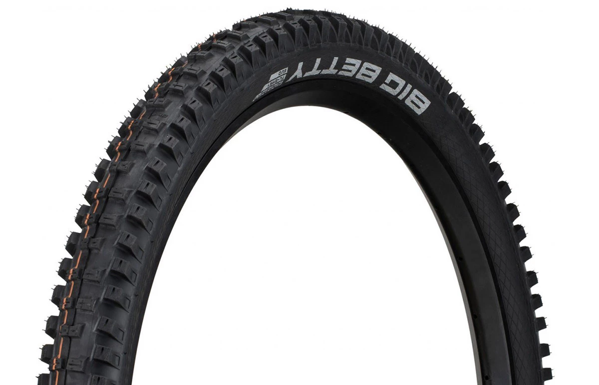 SCHWALBE BIG BETTY 29 X 2.4 SUPER GRAVITY ADDIX SOFT 1 SCHWALBE BIG BETTY 29 X 2.4 SUPER GRAVITY ADDIX SOFT