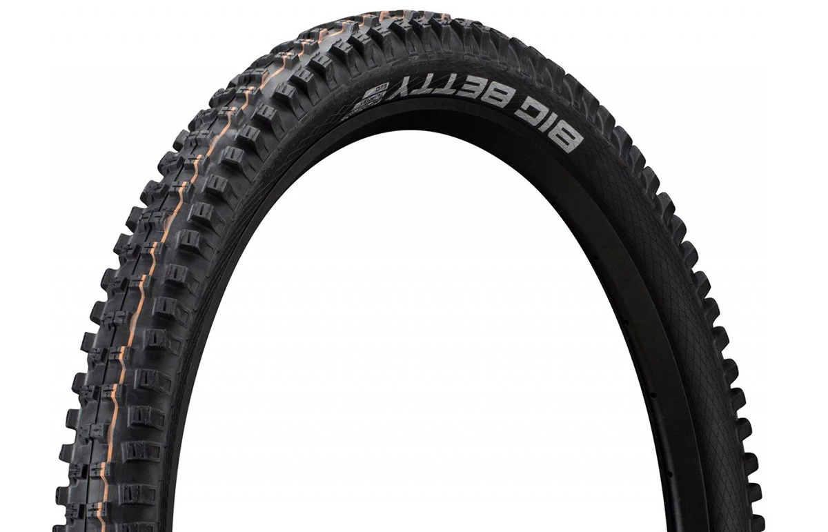 SCHWALBE BIG BETTY 29 X 2.4 SUPER TRAIL ADDIX SOFT 1 SCHWALBE BIG BETTY 29 X 2.4 SUPER TRAIL ADDIX SOFT
